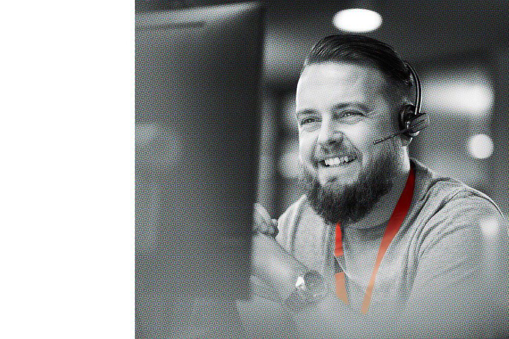 Service_2_iStock-639735856_PhoneSupport